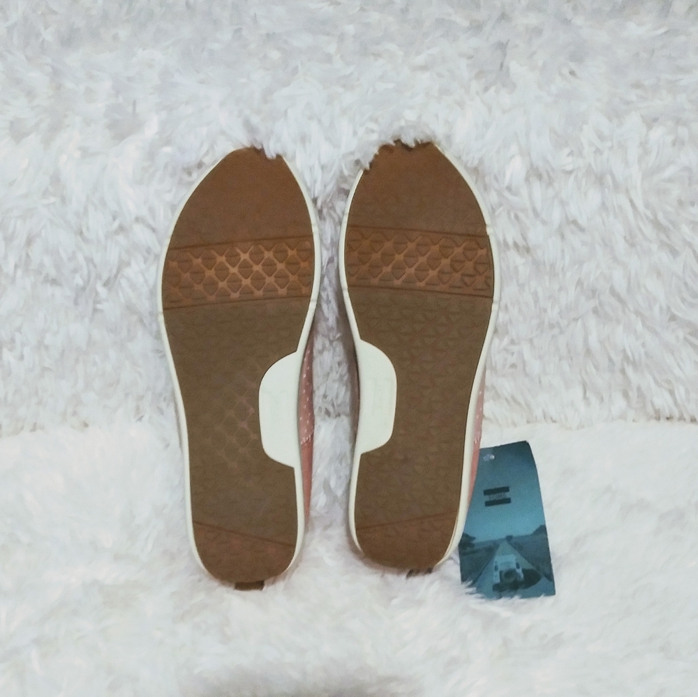 TOMS Women Cabrillo Sporty Shoes BNWT - Picture 7 of 7